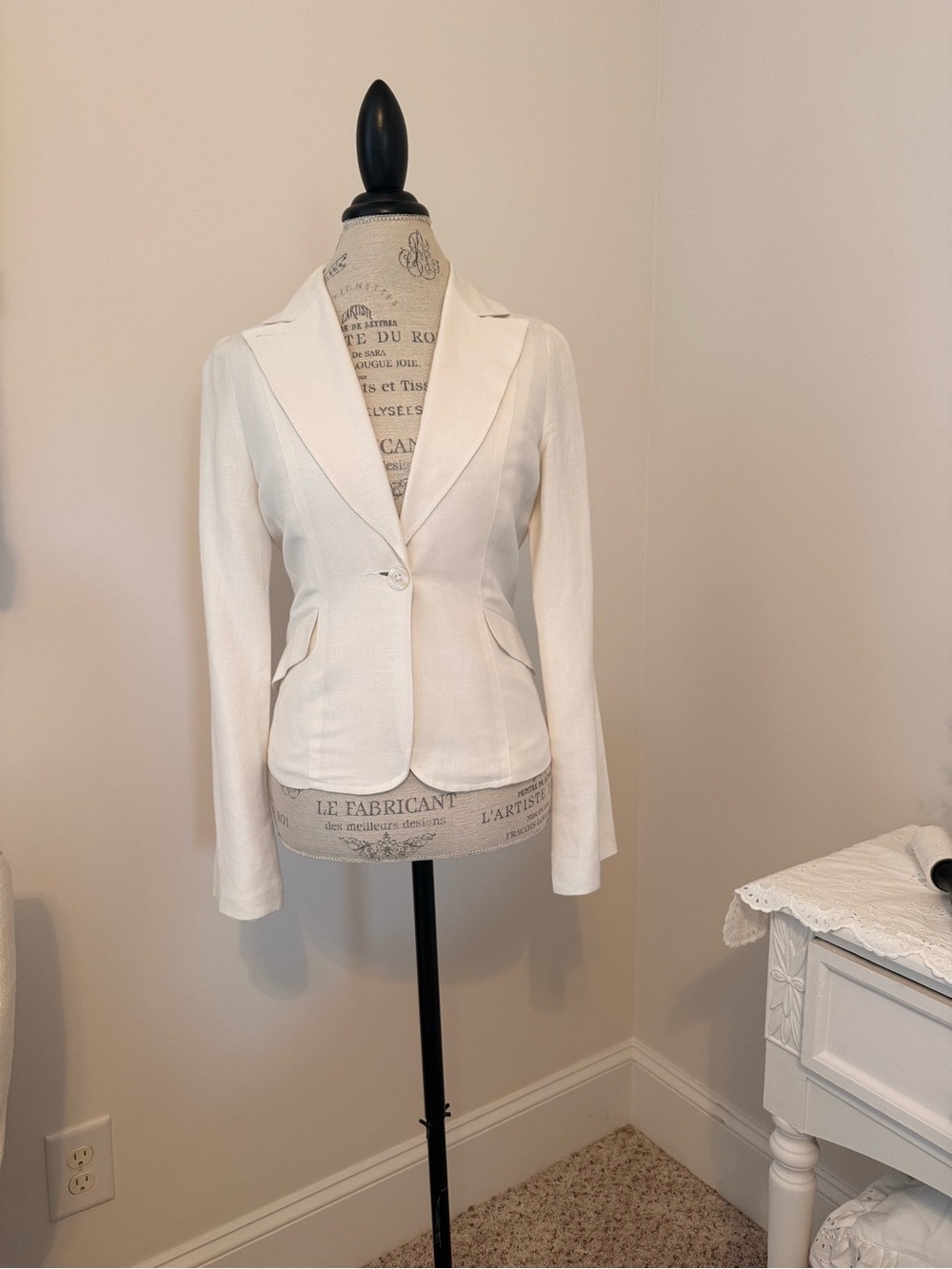 Tailored Tuxedo Style Single-Button Linen Blazer for Women